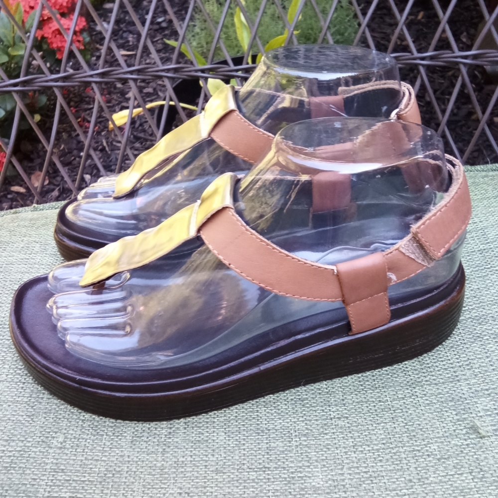 Donald J. Pliner Felice Leather Thong Sandal.